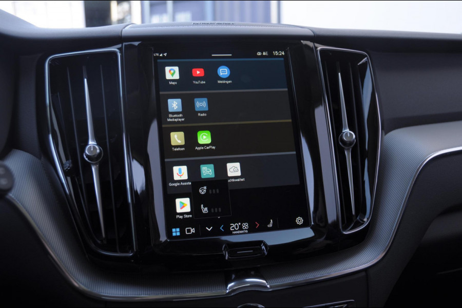 Volvo XC60 T6 350PK Automaat AWD Plus Dark / Adaptieve cruise control / Parkeersensoren met 360 camera / Stoel - en stuurwielverwarming / Elektrische stoelen met geheugen / Getint glas / Apple carplay / Keyless entry / Elektrische achterklep