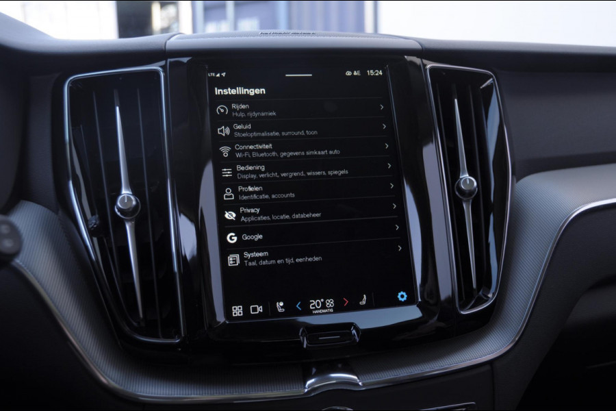 Volvo XC60 T6 350PK Automaat AWD Plus Dark / Adaptieve cruise control / Parkeersensoren met 360 camera / Stoel - en stuurwielverwarming / Elektrische stoelen met geheugen / Getint glas / Apple carplay / Keyless entry / Elektrische achterklep
