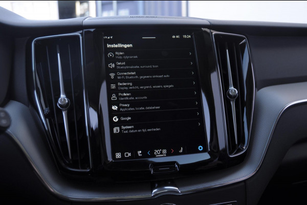 Volvo XC60 T6 350PK Automaat AWD Plus Dark / Adaptieve cruise control / Parkeersensoren met 360 camera / Stoel - en stuurwielverwarming / Elektrische stoelen met geheugen / Getint glas / Apple carplay / Keyless entry / Elektrische achterklep