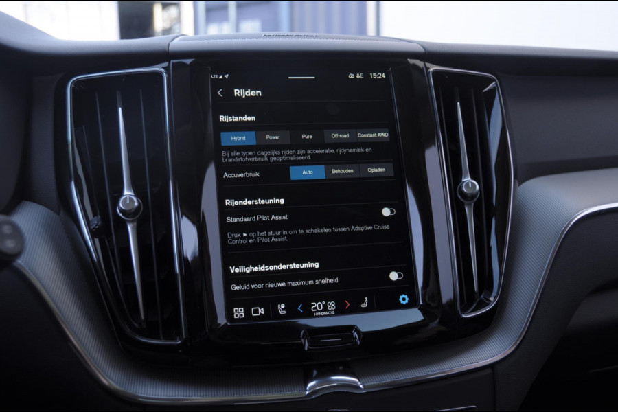 Volvo XC60 T6 350PK Automaat AWD Plus Dark / Adaptieve cruise control / Parkeersensoren met 360 camera / Stoel - en stuurwielverwarming / Elektrische stoelen met geheugen / Getint glas / Apple carplay / Keyless entry / Elektrische achterklep