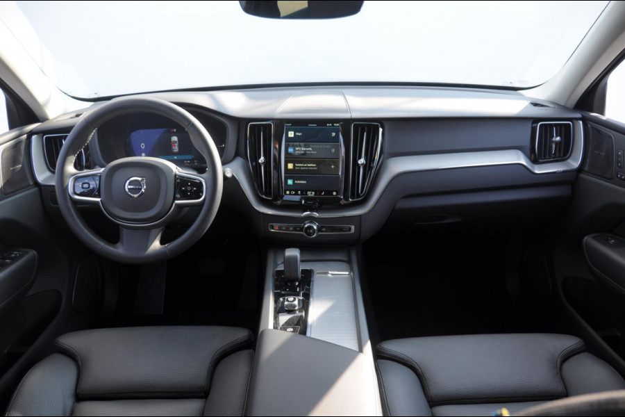 Volvo XC60 T6 350PK Automaat AWD Plus Dark / Adaptieve cruise control / Parkeersensoren met 360 camera / Stoel - en stuurwielverwarming / Elektrische stoelen met geheugen / Getint glas / Apple carplay / Keyless entry / Elektrische achterklep