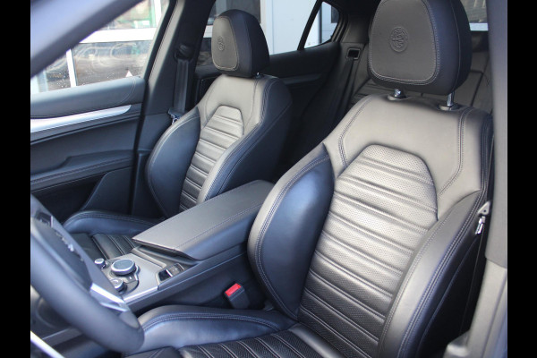 Alfa Romeo Stelvio 2.0 Turbo Aut. AWD B-Tech | Navi | Xenon | Camera | Veloce Int. | Schuif/Kanteldak | 20" | Apple Carplay | Keyless | Dashboard Leder
