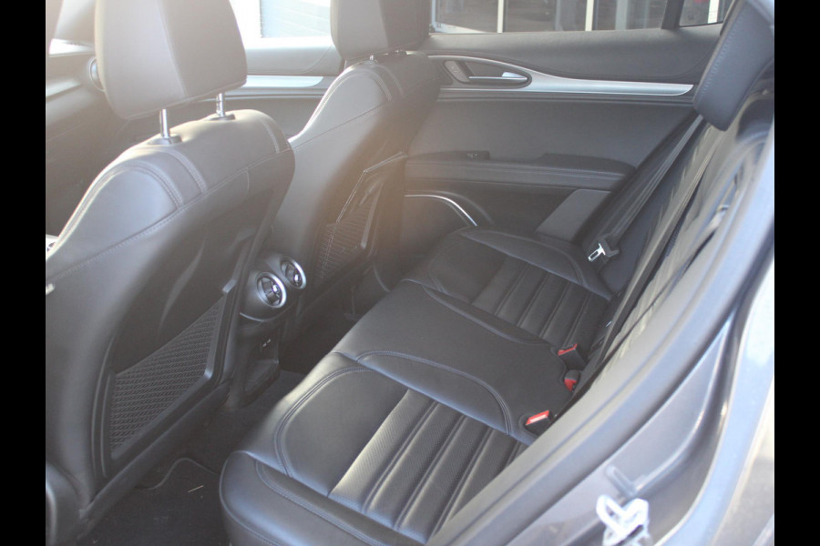 Alfa Romeo Stelvio 2.0 Turbo Aut. AWD B-Tech | Navi | Xenon | Camera | Veloce Int. | Schuif/Kanteldak | 20" | Apple Carplay | Keyless | Dashboard Leder