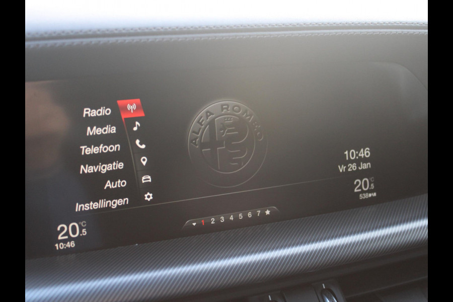 Alfa Romeo Stelvio 2.0 Turbo Aut. AWD B-Tech | Navi | Xenon | Camera | Veloce Int. | Schuif/Kanteldak | 20" | Apple Carplay | Keyless | Dashboard Leder