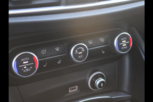 Alfa Romeo Stelvio 2.0 Turbo Aut. AWD B-Tech | Navi | Xenon | Camera | Veloce Int. | Schuif/Kanteldak | 20" | Apple Carplay | Keyless | Dashboard Leder