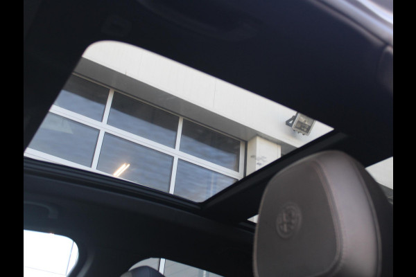 Alfa Romeo Stelvio 2.0 Turbo Aut. AWD B-Tech | Navi | Xenon | Camera | Veloce Int. | Schuif/Kanteldak | 20" | Apple Carplay | Keyless | Dashboard Leder
