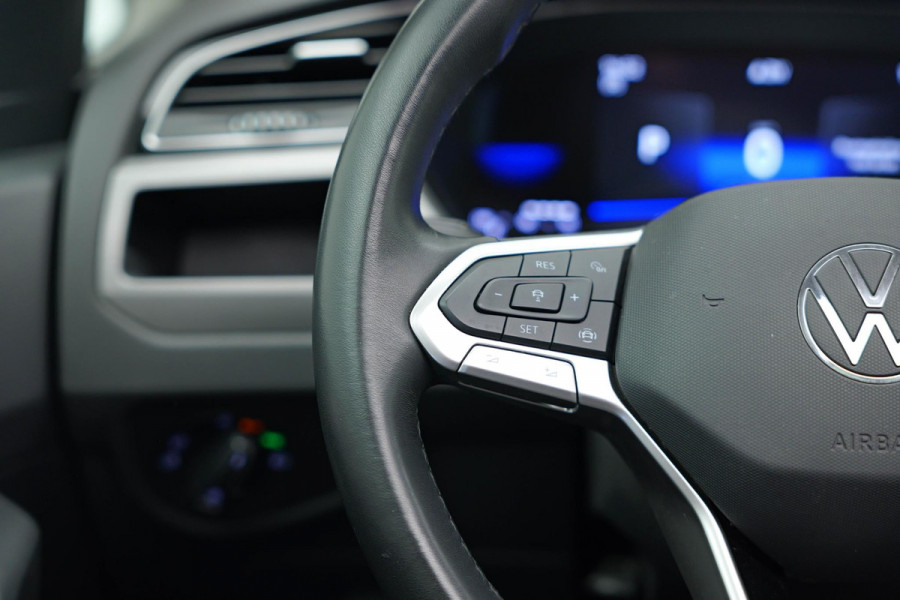 Volkswagen Touran 1.5 TSI Business 7p |Pano|Virtual|Keyless|Dodehoek|ACC|Camera| Volkswagen Touran 1.5 TSI Business 7p |Pano|Virtual|Keyless|Dodehoek|ACC|Camera|