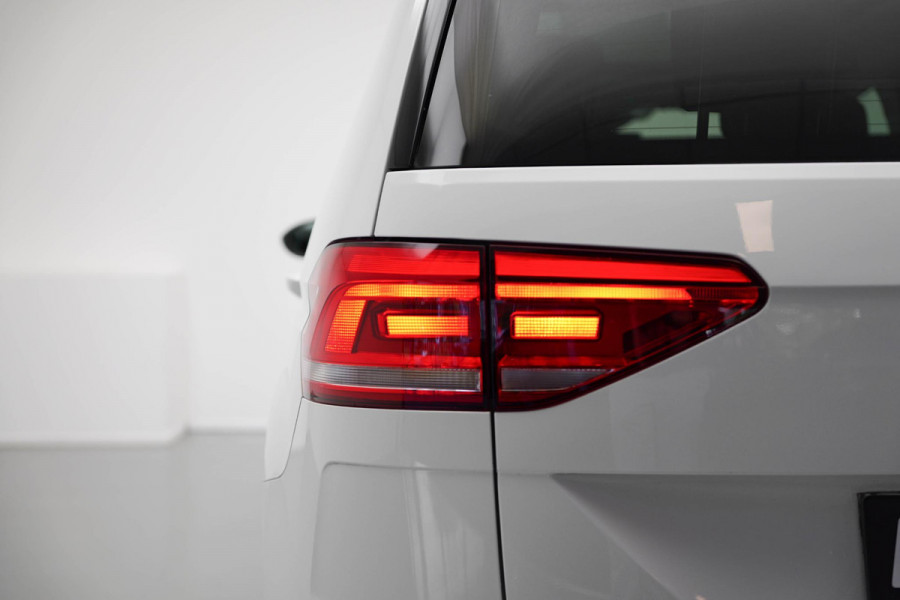 Volkswagen Touran 1.5 TSI Business 7p |Pano|Virtual|Keyless|Dodehoek|ACC|Camera| Volkswagen Touran 1.5 TSI Business 7p |Pano|Virtual|Keyless|Dodehoek|ACC|Camera|