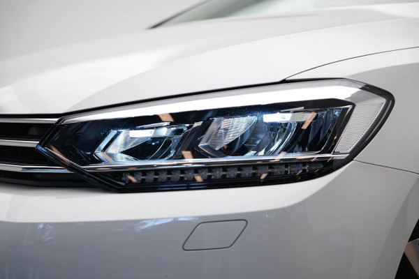 Volkswagen Touran 1.5 TSI Business 7p |Pano|Virtual|Keyless|Dodehoek|ACC|Camera| Volkswagen Touran 1.5 TSI Business 7p |Pano|Virtual|Keyless|Dodehoek|ACC|Camera|