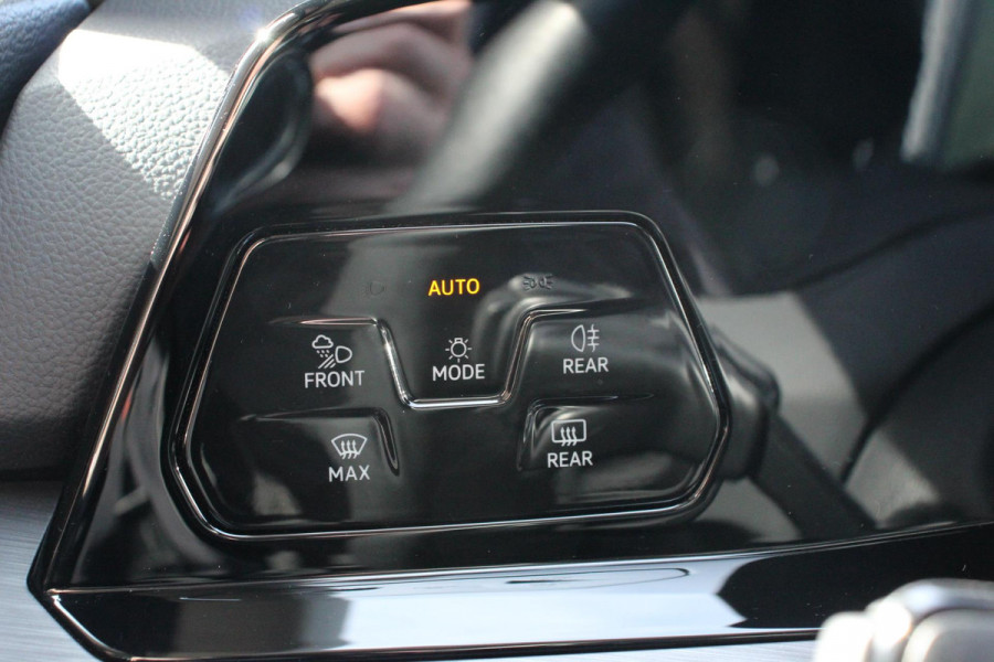 Volkswagen GOLF Variant 1.5 eTSI 150pk DSG Style | Navigatie | Apple Carplay/Android Auto | Climate Control | Camera | Parkeersensoren | Park Assist | Adaptive Cruise control | Wegklapbare trekhaak | Stoel- en stuurverwarming | Climatronic | Virtual Cockpit