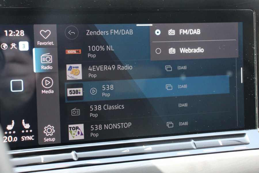 Volkswagen GOLF Variant 1.5 eTSI 150pk DSG Style | Navigatie | Apple Carplay/Android Auto | Climate Control | Camera | Parkeersensoren | Park Assist | Adaptive Cruise control | Wegklapbare trekhaak | Stoel- en stuurverwarming | Climatronic | Virtual Cockpit