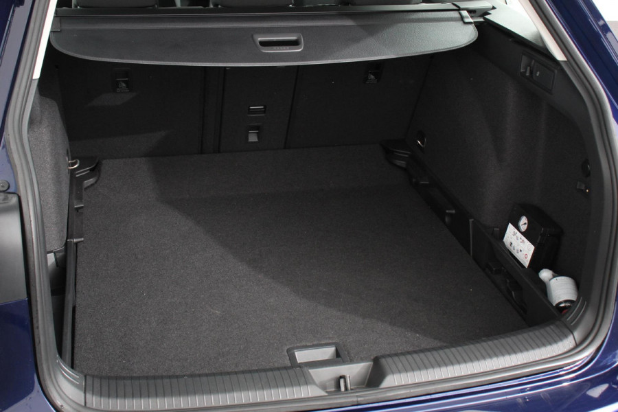 Volkswagen GOLF Variant 1.5 eTSI 150pk DSG Style | Navigatie | Apple Carplay/Android Auto | Climate Control | Camera | Parkeersensoren | Park Assist | Adaptive Cruise control | Wegklapbare trekhaak | Stoel- en stuurverwarming | Climatronic | Virtual Cockpit