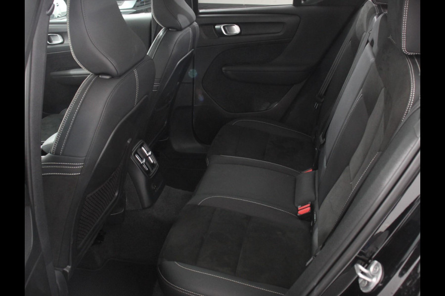 Volvo XC40 1.5 T5 Plug-in hybrid Ultimate Dark Volvo XC40 1.5 T5 Recharge Ultimate Dark MY 2023 PHEV | Electrisch Glazen Panorama dak | Navigatie | Dab | Led | Adaptive Cruise Control | Camera | Parkeer sensoren