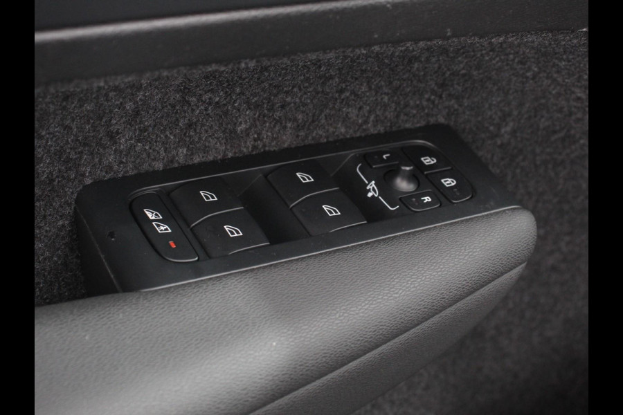 Volvo XC40 1.5 T5 Plug-in hybrid Ultimate Dark Volvo XC40 1.5 T5 Recharge Ultimate Dark MY 2023 PHEV | Electrisch Glazen Panorama dak | Navigatie | Dab | Led | Adaptive Cruise Control | Camera | Parkeer sensoren