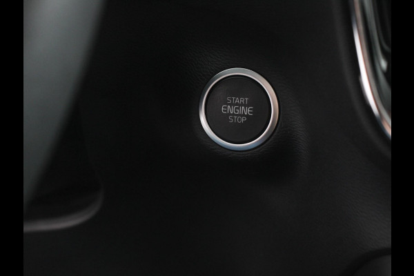 Volvo XC40 1.5 T5 Plug-in hybrid Ultimate Dark Volvo XC40 1.5 T5 Recharge Ultimate Dark MY 2023 PHEV | Electrisch Glazen Panorama dak | Navigatie | Dab | Led | Adaptive Cruise Control | Camera | Parkeer sensoren
