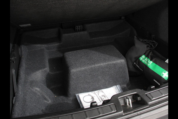 Volvo XC40 1.5 T5 Plug-in hybrid Ultimate Dark Volvo XC40 1.5 T5 Recharge Ultimate Dark MY 2023 PHEV | Electrisch Glazen Panorama dak | Navigatie | Dab | Led | Adaptive Cruise Control | Camera | Parkeer sensoren
