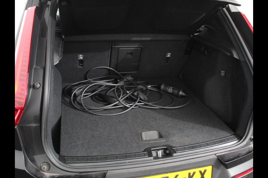 Volvo XC40 1.5 T5 Plug-in hybrid Ultimate Dark Volvo XC40 1.5 T5 Recharge Ultimate Dark MY 2023 PHEV | Electrisch Glazen Panorama dak | Navigatie | Dab | Led | Adaptive Cruise Control | Camera | Parkeer sensoren