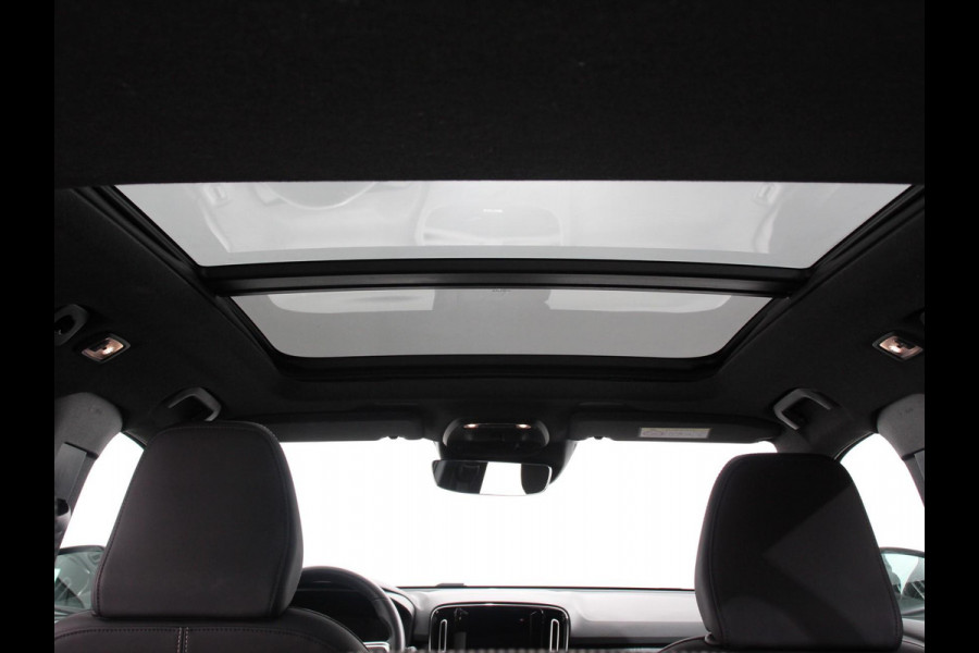 Volvo XC40 1.5 T5 Plug-in hybrid Ultimate Dark Volvo XC40 1.5 T5 Recharge Ultimate Dark MY 2023 PHEV | Electrisch Glazen Panorama dak | Navigatie | Dab | Led | Adaptive Cruise Control | Camera | Parkeer sensoren
