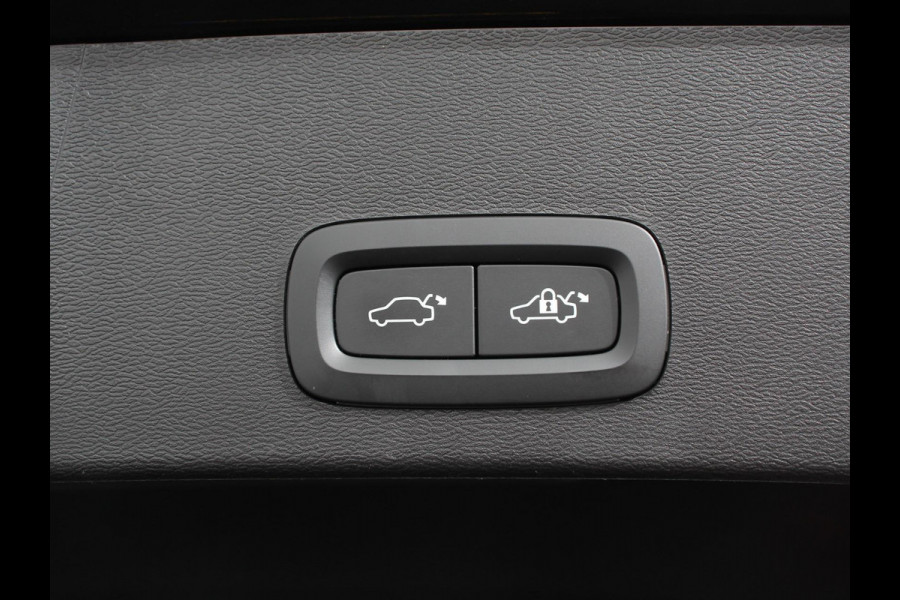 Volvo XC40 1.5 T5 Plug-in hybrid Ultimate Dark Volvo XC40 1.5 T5 Recharge Ultimate Dark MY 2023 PHEV | Electrisch Glazen Panorama dak | Navigatie | Dab | Led | Adaptive Cruise Control | Camera | Parkeer sensoren