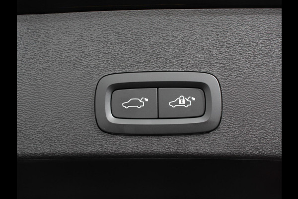 Volvo XC40 1.5 T5 Plug-in hybrid Ultimate Dark Volvo XC40 1.5 T5 Recharge Ultimate Dark MY 2023 PHEV | Electrisch Glazen Panorama dak | Navigatie | Dab | Led | Adaptive Cruise Control | Camera | Parkeer sensoren