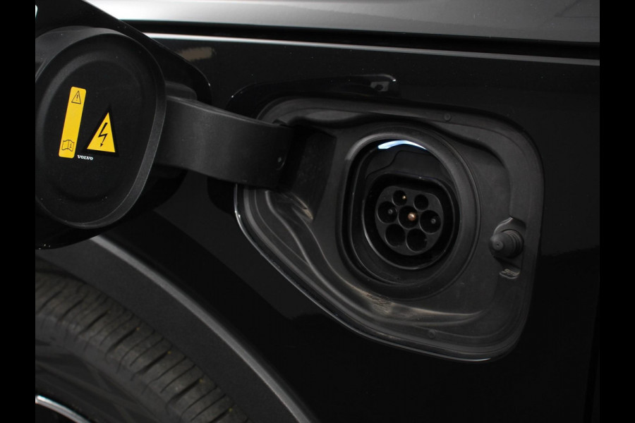 Volvo XC40 1.5 T5 Plug-in hybrid Ultimate Dark Volvo XC40 1.5 T5 Recharge Ultimate Dark MY 2023 PHEV | Electrisch Glazen Panorama dak | Navigatie | Dab | Led | Adaptive Cruise Control | Camera | Parkeer sensoren