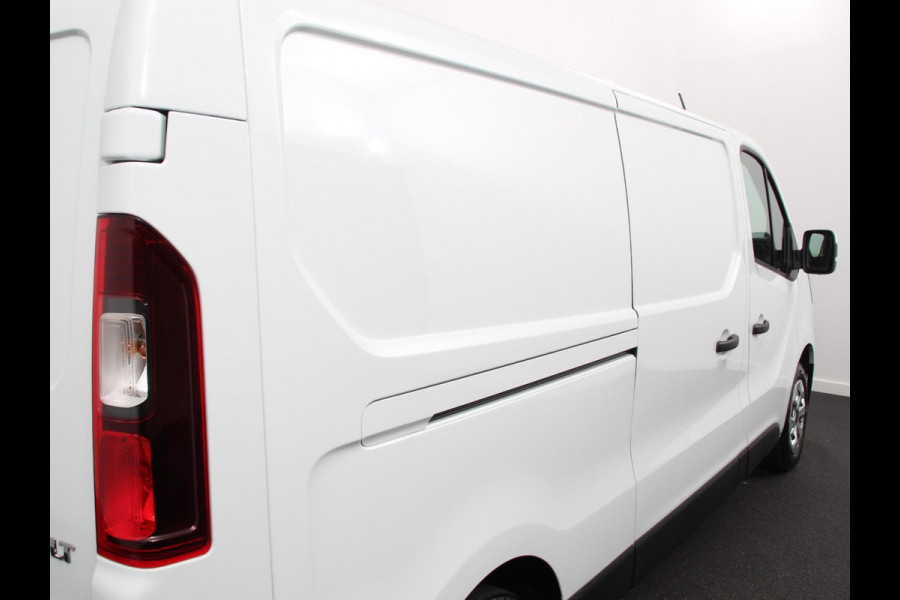 Renault Trafic 2.0 Blue dCi 130 T30 L2H1 Advance Navigatie Airco Lichtmetalen velgen Betimmering  Trekhaak Parkeer sensoren  Dab