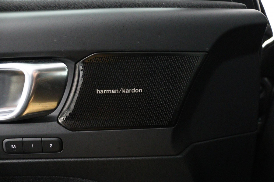 Volvo XC40 2.0 T5 AWD Intro Edition (PANORAMADAK, TREKHAAK, H&K AUDIO, CAMERA, STOEL/STUUR VERWARMING, DIGITALE COCKPIT, CARPLAY)