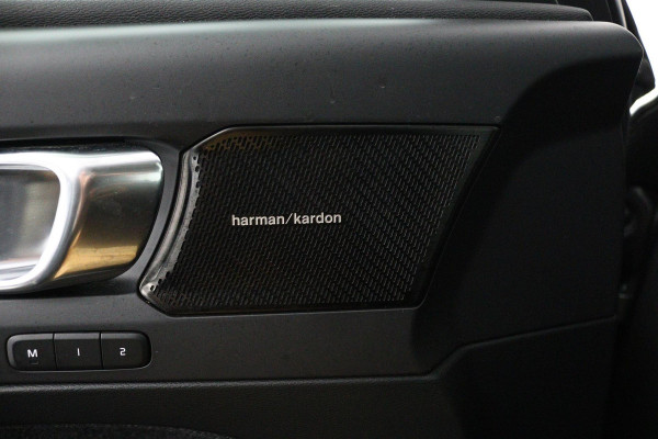 Volvo XC40 2.0 T5 AWD Intro Edition (PANORAMADAK, TREKHAAK, H&K AUDIO, CAMERA, STOEL/STUUR VERWARMING, DIGITALE COCKPIT, CARPLAY)