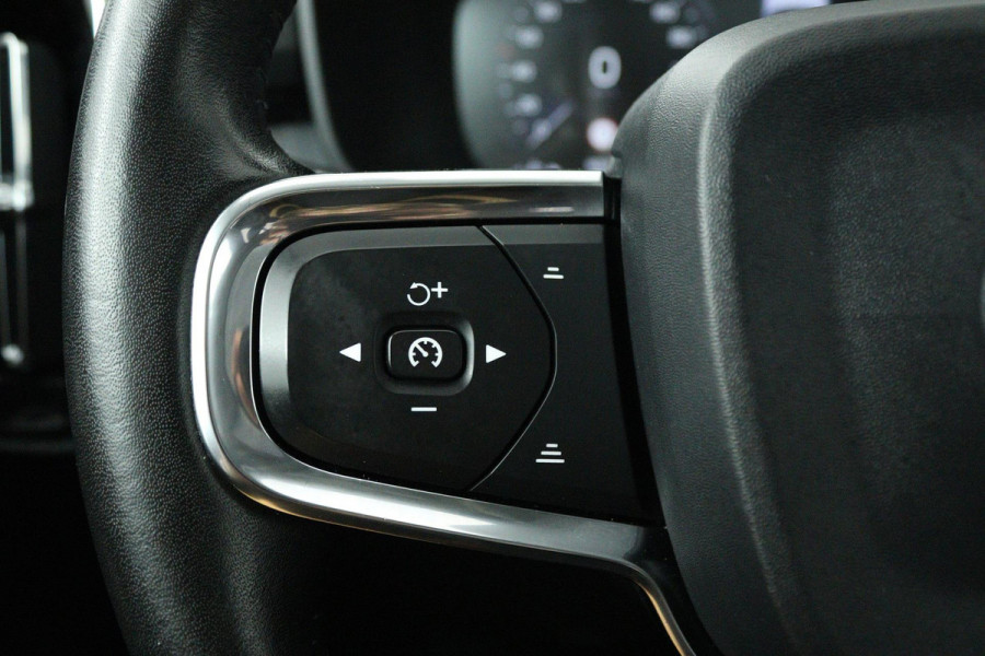 Volvo XC40 2.0 T5 AWD Intro Edition (PANORAMADAK, TREKHAAK, H&K AUDIO, CAMERA, STOEL/STUUR VERWARMING, DIGITALE COCKPIT, CARPLAY)