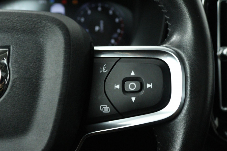 Volvo XC40 2.0 T5 AWD Intro Edition (PANORAMADAK, TREKHAAK, H&K AUDIO, CAMERA, STOEL/STUUR VERWARMING, DIGITALE COCKPIT, CARPLAY)