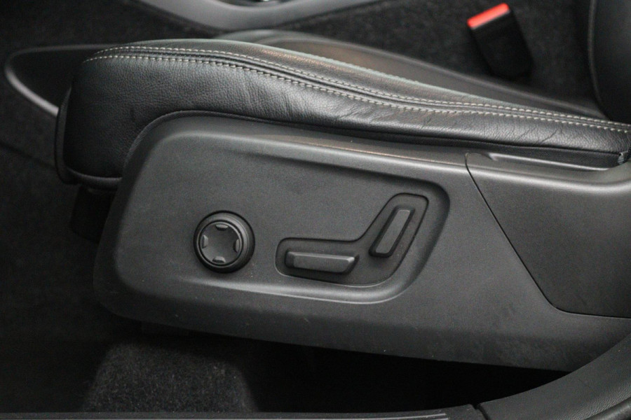 Volvo XC40 2.0 T5 AWD Intro Edition (PANORAMADAK, TREKHAAK, H&K AUDIO, CAMERA, STOEL/STUUR VERWARMING, DIGITALE COCKPIT, CARPLAY)