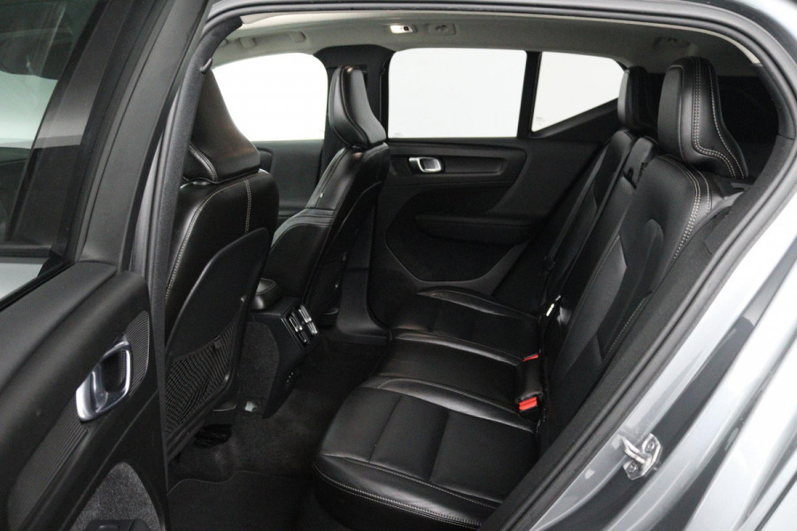 Volvo XC40 2.0 T5 AWD Intro Edition (PANORAMADAK, TREKHAAK, H&K AUDIO, CAMERA, STOEL/STUUR VERWARMING, DIGITALE COCKPIT, CARPLAY)