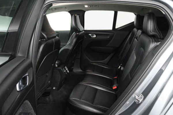 Volvo XC40 2.0 T5 AWD Intro Edition (PANORAMADAK, TREKHAAK, H&K AUDIO, CAMERA, STOEL/STUUR VERWARMING, DIGITALE COCKPIT, CARPLAY)