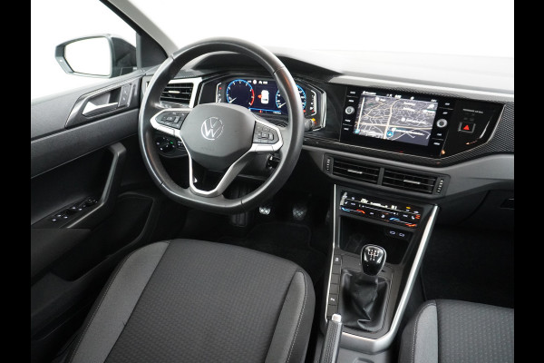 Volkswagen Polo 1.0T 96PK Adaptive Cruise Apple Carplay Android Digital-Cockpit-Pro App-Connect Dual-ECC PDC-a+v Stoel-Verwarmd Navi Life Busine Lane-Assist Isofix Voicecommand DAB Front assist ChroomPack. Lmv 2/3Deelbare a-Bank 1e Eigenaar Origineel Nederlandse Auto EURO6 € 25.430 nieuw!
