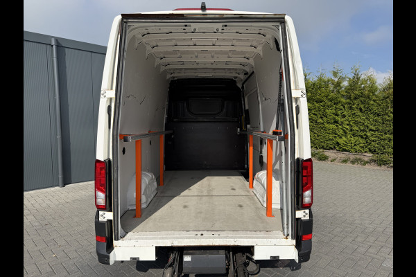 Volkswagen Crafter 35 2.0 TDI 141 PK / L3H3 / DHOLLANDIA HYDR. LAADKLEP / AUTOMAAT / AIRCO / CRUISE / CAMERA