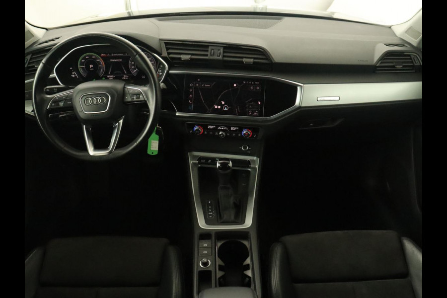Audi Q3 45 TFSI e S edition | Stoelverwarming | Adaptive cruise | Virtual Cockpit | Half leder | Camera | Carplay | Sportstoelen | Navigatie | Full LED | PHEV | Plug In