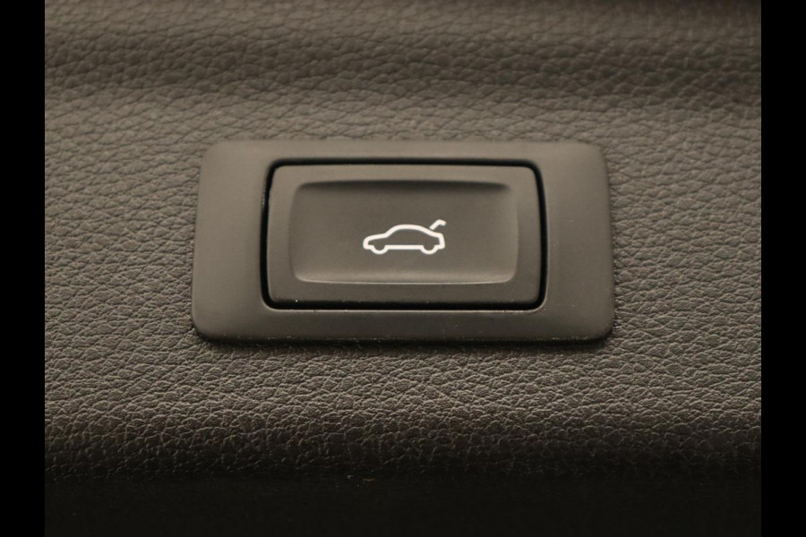 Audi Q3 45 TFSI e S edition | Stoelverwarming | Adaptive cruise | Virtual Cockpit | Half leder | Camera | Carplay | Sportstoelen | Navigatie | Full LED | PHEV | Plug In
