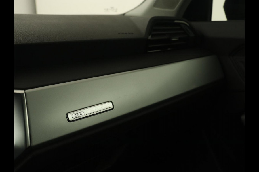 Audi Q3 45 TFSI e S edition | Stoelverwarming | Adaptive cruise | Virtual Cockpit | Half leder | Camera | Carplay | Sportstoelen | Navigatie | Full LED | PHEV | Plug In