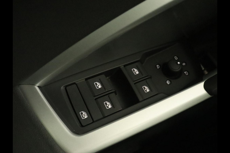 Audi Q3 45 TFSI e S edition | Stoelverwarming | Adaptive cruise | Virtual Cockpit | Half leder | Camera | Carplay | Sportstoelen | Navigatie | Full LED | PHEV | Plug In