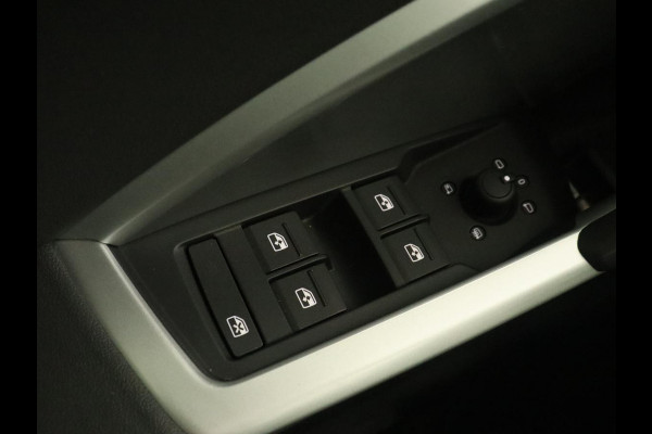 Audi Q3 45 TFSI e S edition | Stoelverwarming | Adaptive cruise | Virtual Cockpit | Half leder | Camera | Carplay | Sportstoelen | Navigatie | Full LED | PHEV | Plug In