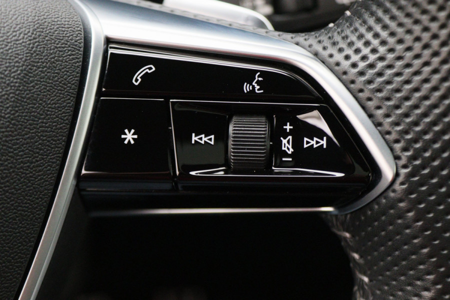 Audi A6 Avant 55 TFSI e quattro Competition Matrix-LED, Maxton, Panoramadak, ACC, Camera, Virtual Cockpit, Trekhaak, 20''