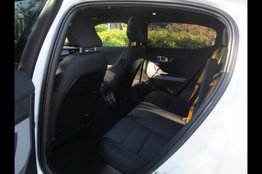 Polestar 2 Long Range Dual Motor Launch Edition 78kWh | Performance Pack | 408 PK | Panoramadak | Camera | Harman Kardon |