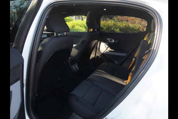 Polestar 2 Long Range Dual Motor Launch Edition 78kWh | Performance Pack | 408 PK | Panoramadak | Camera | Harman Kardon |