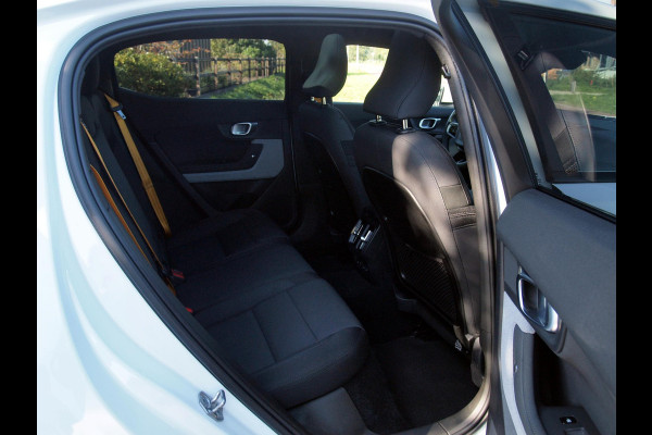 Polestar 2 Long Range Dual Motor Launch Edition 78kWh | Performance Pack | 408 PK | Panoramadak | Camera | Harman Kardon |