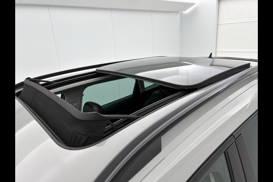 Škoda Karoq 1.5 TSI ACT Style Business (Goed OnderH, Panorama, Trekhaak, Carplay/ Android, Camera, Lane Assist, Mirror Link, Etc)