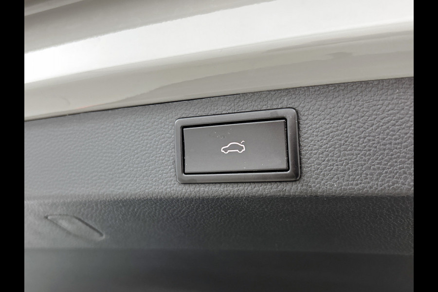 Škoda Karoq 1.5 TSI ACT Style Business (Goed OnderH, Panorama, Trekhaak, Carplay/ Android, Camera, Lane Assist, Mirror Link, Etc)