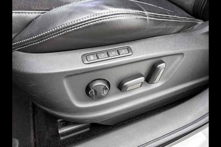 Škoda Karoq 1.5 TSI ACT Style Business (Goed OnderH, Panorama, Trekhaak, Carplay/ Android, Camera, Lane Assist, Mirror Link, Etc)