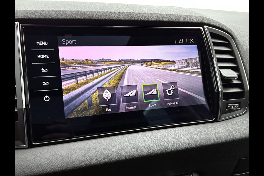 Škoda Karoq 1.5 TSI ACT Style Business (Goed OnderH, Panorama, Trekhaak, Carplay/ Android, Camera, Lane Assist, Mirror Link, Etc)