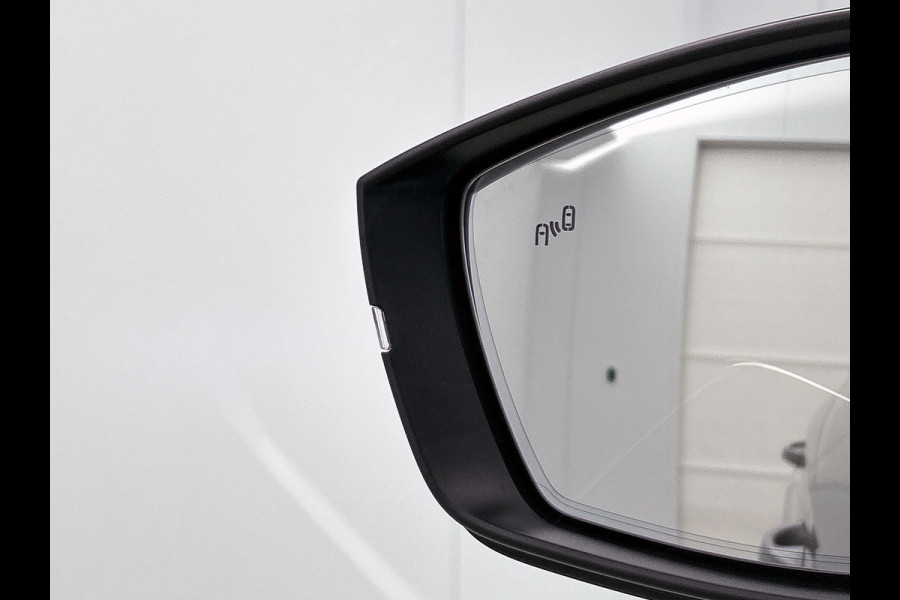 Škoda Karoq 1.5 TSI ACT Style Business (Goed OnderH, Panorama, Trekhaak, Carplay/ Android, Camera, Lane Assist, Mirror Link, Etc)