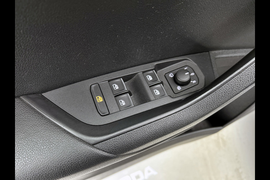 Škoda Karoq 1.5 TSI ACT Style Business (Goed OnderH, Panorama, Trekhaak, Carplay/ Android, Camera, Lane Assist, Mirror Link, Etc)